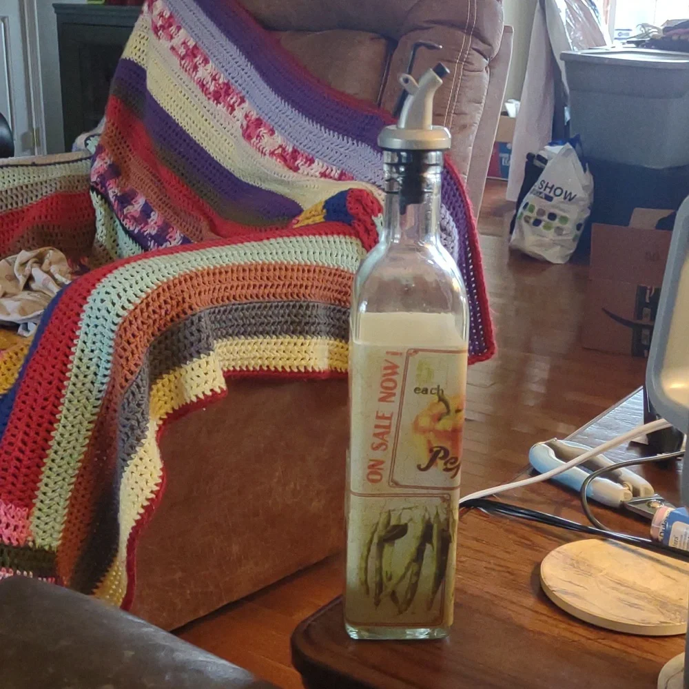 Oil bottle - Picture 2 of 3